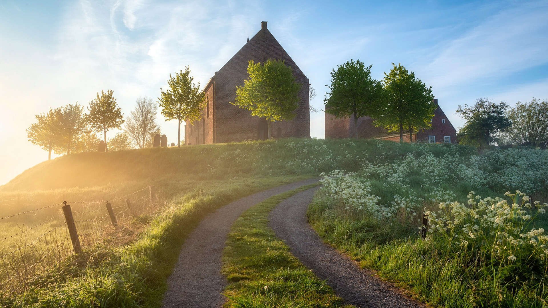 回防站位精准锁死中路空档，回防速度